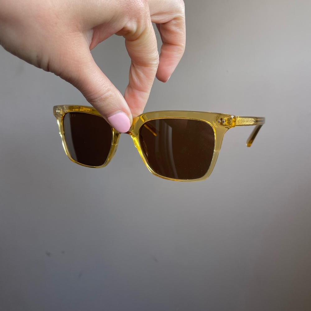 Yellow Polarized Diff Sunglasses - image 4